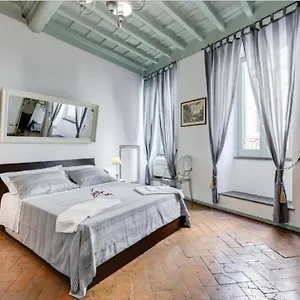 casa-laura-rione-monti-vista-fori-imperiali.it-romehotels.com/